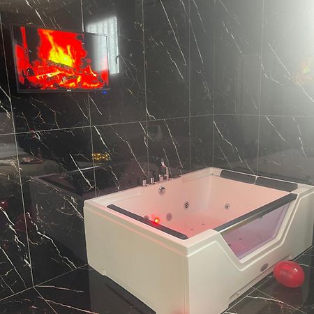 Life Hotel Casalnuovo Di Napoli Bagian luar foto
