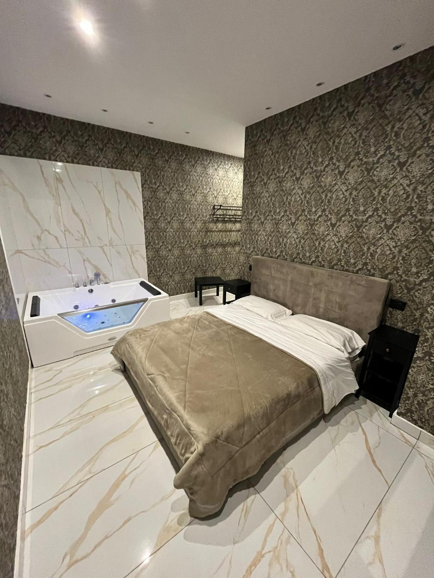 Life Hotel Casalnuovo Di Napoli Bagian luar foto