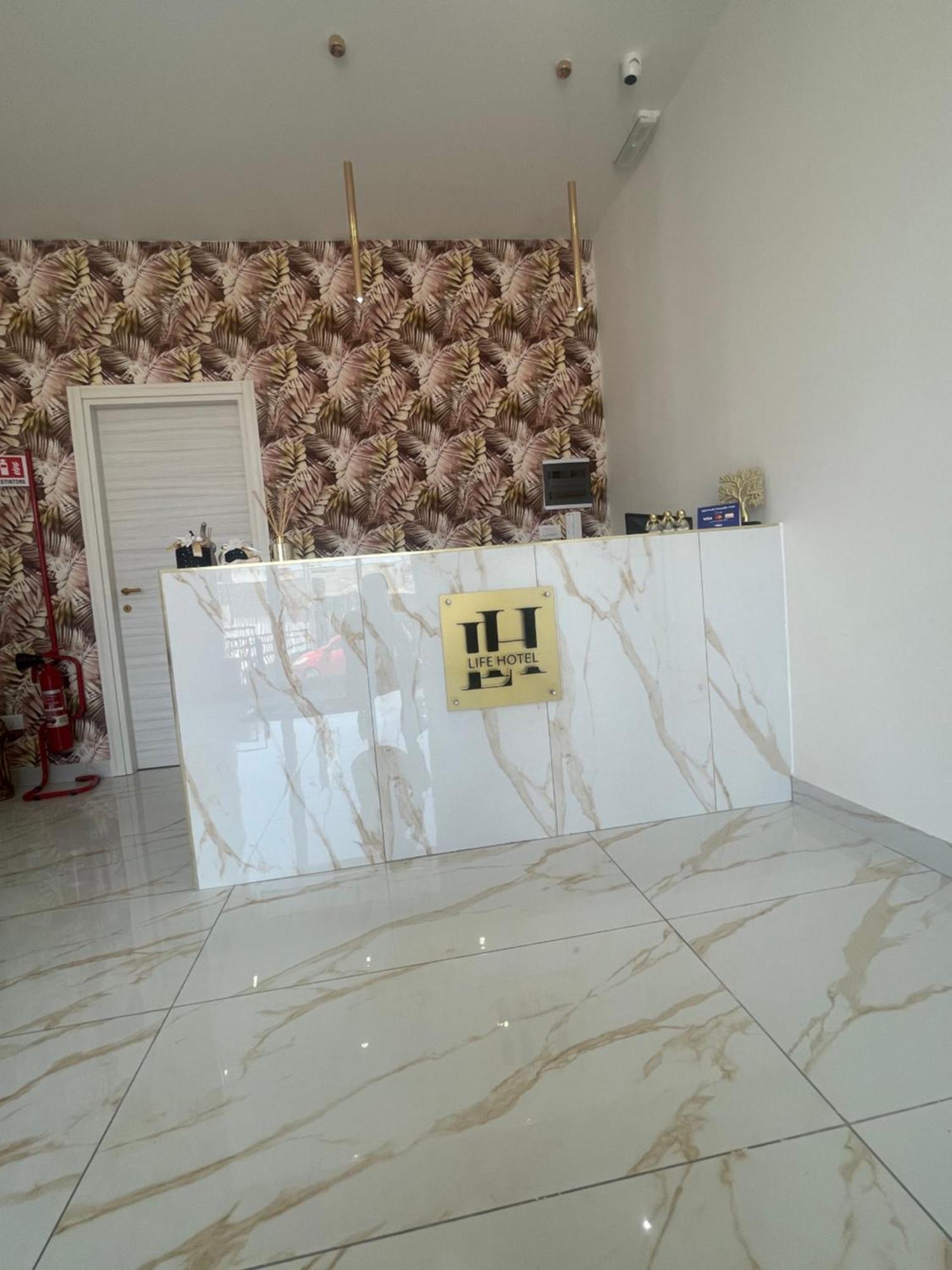 Life Hotel Casalnuovo Di Napoli Bagian luar foto