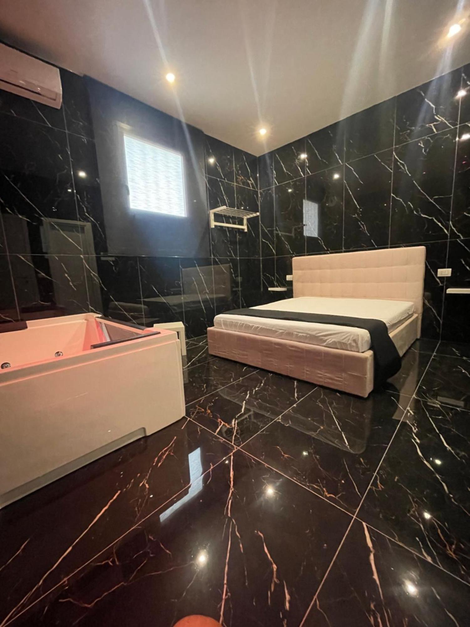 Life Hotel Casalnuovo Di Napoli Bagian luar foto